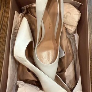 Gianvito Rossi white pump